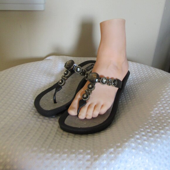 New Thong sandal 2" heel Size 8 & 9 & 10- Last Price Firm - Picture 3 of 10